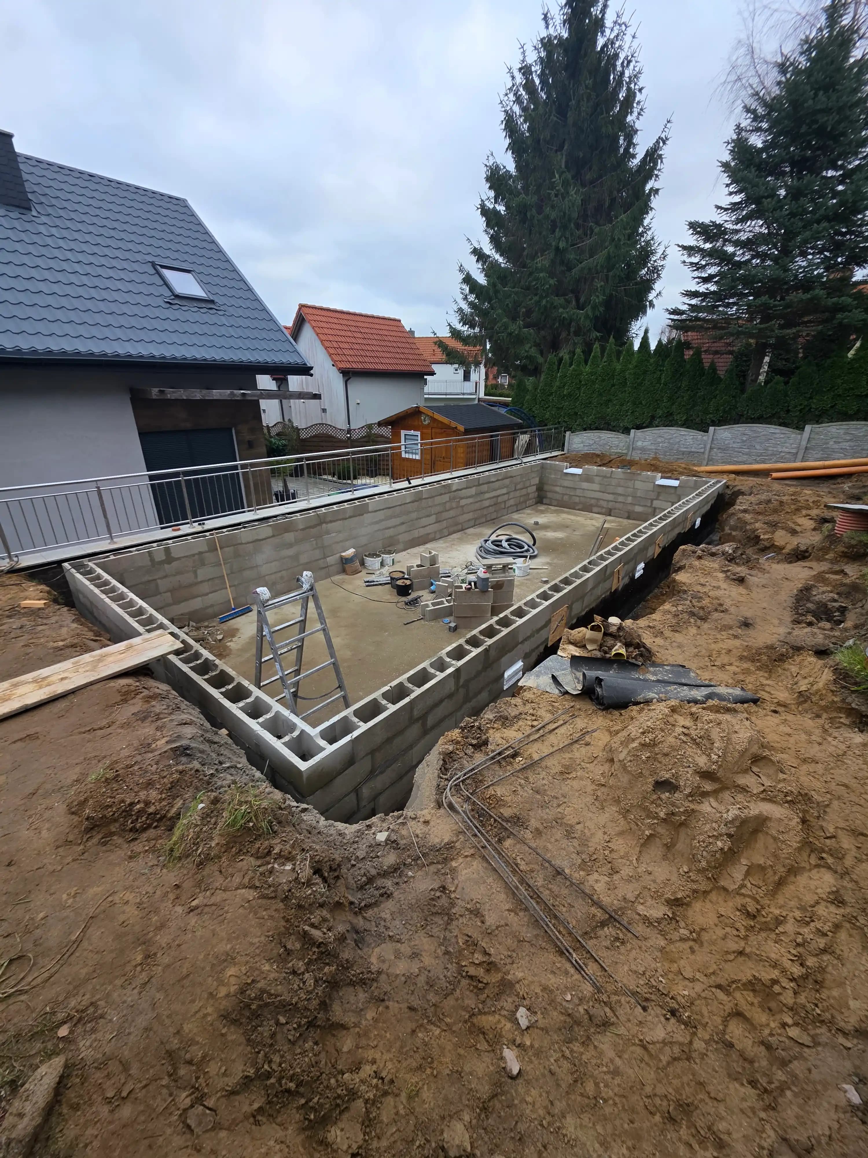 Realizacja basenu JML-SPA — etap: budowa niecki
