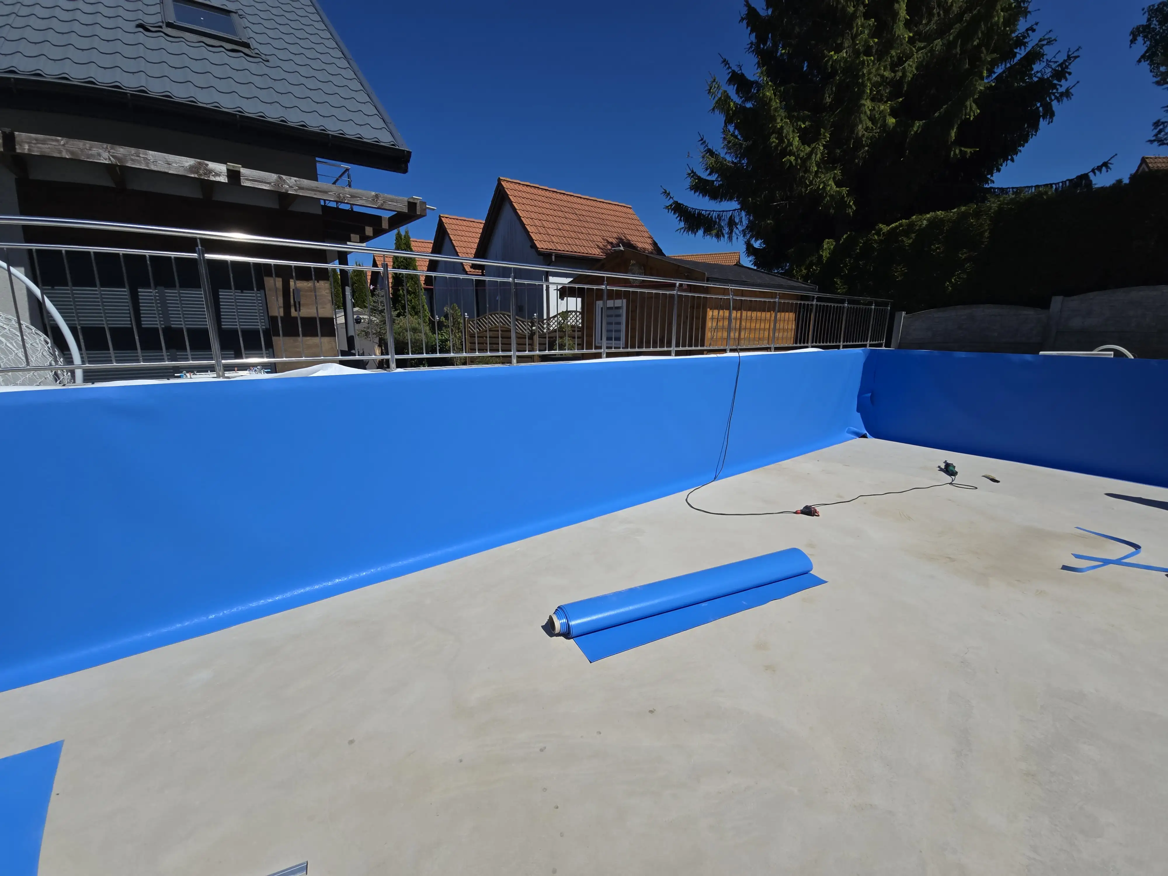 Basen ogrodowy wyłożony folią ELBE Pool Surface — realizacja JML-SPA